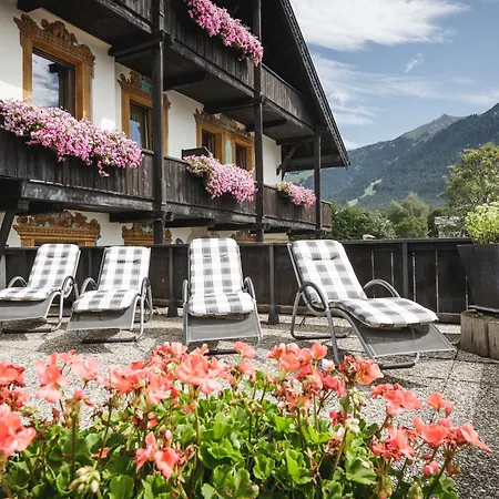 Karwendelhof Hotel 4*